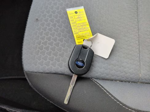 Used 2017 Ford Escape SE image 33