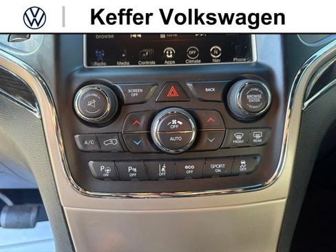 Used 2017 Jeep Grand Cherokee Overland w/ Jeep Active Safety Group AWD/4WD image 23