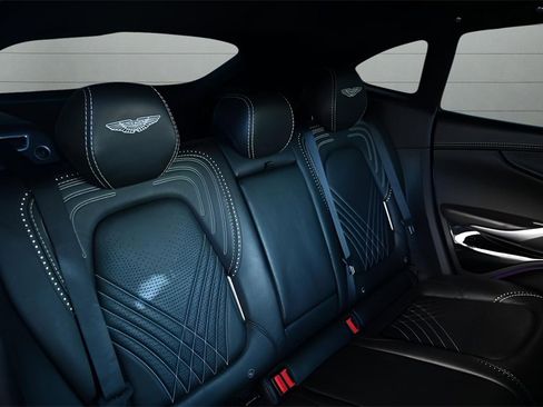 Used 2021 Aston Martin DBX image 31