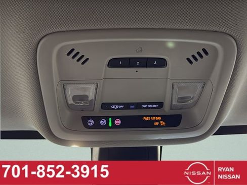 Used 2021 Chevrolet Traverse Premier AWD/4WD image 27