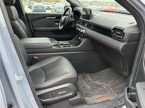 Used 2025 Honda Pilot TrailSport image 18