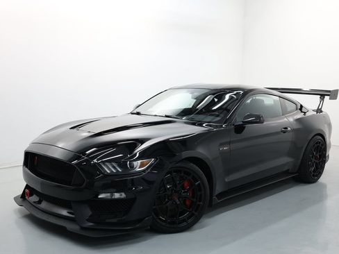 Used 2019 Ford Mustang Shelby GT350R w/ GT350R Equipment Group 920A RWD image 55