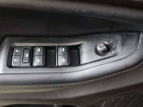 Used 2023 Jeep Grand Cherokee L Laredo image 38