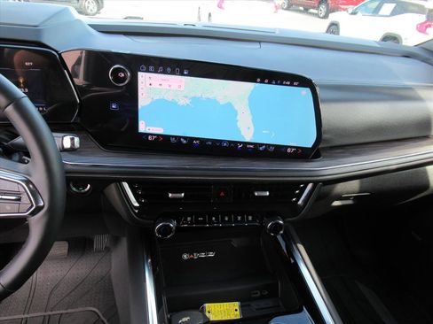 Used 2025 Chevrolet Suburban Premier image 20