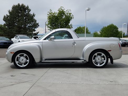 Used 2005 Chevrolet SSR w/ Preferred Equipment Group RWD image 2
