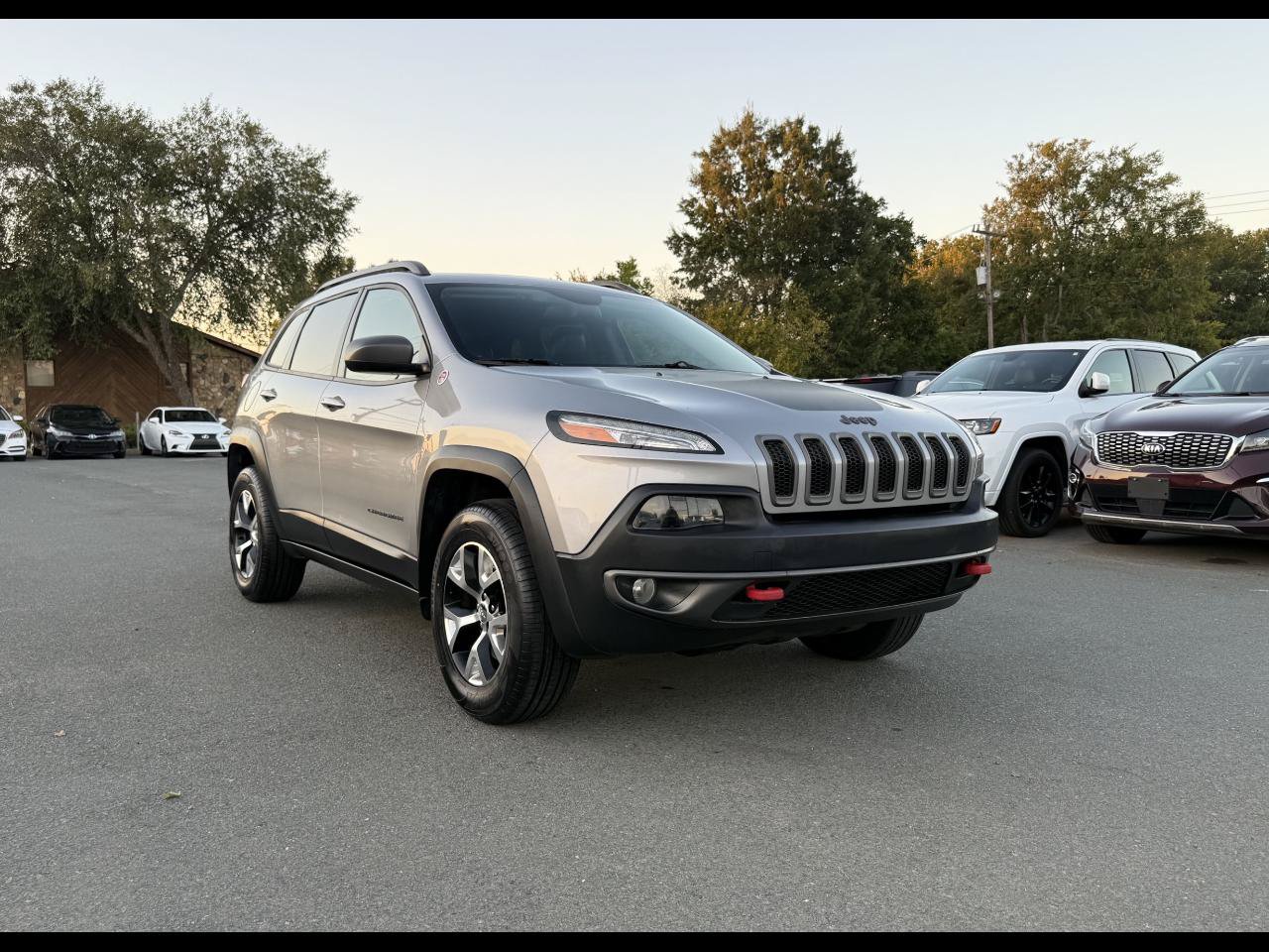 Used 2016 Jeep Cherokee Trailhawk w/ Comfort/Convenience Group AWD/4WD image 1