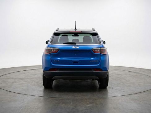 Used 2025 Jeep Compass Limited image 7