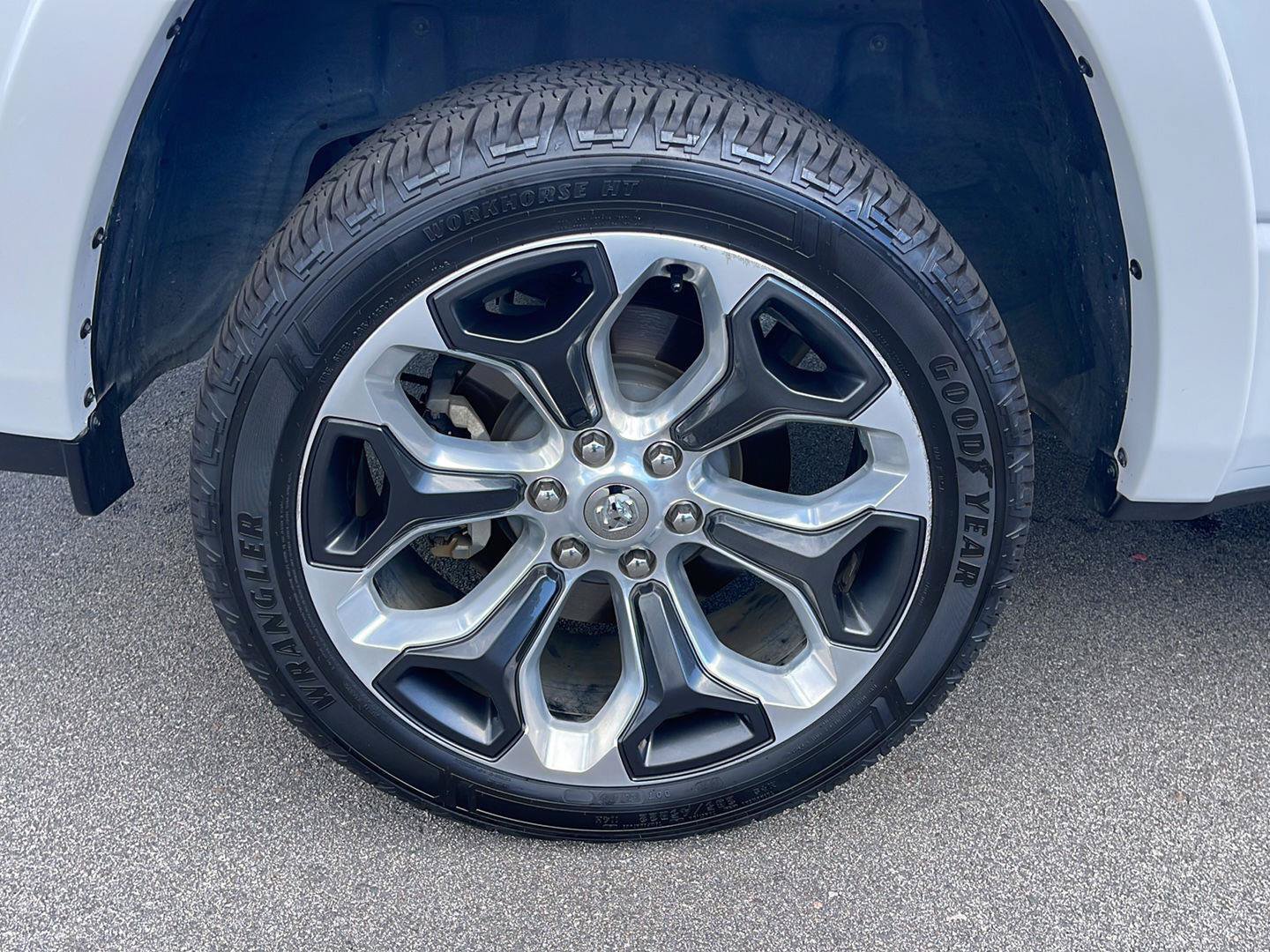 Used 2024 RAM 1500 Limited AWD/4WD image 11