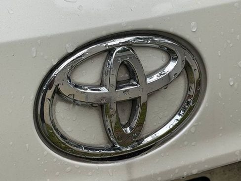 Used 2021 Toyota Highlander XLE FWD image 12