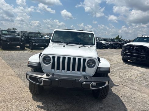 Used 2019 Jeep Wrangler Unlimited Sahara AWD/4WD image 2