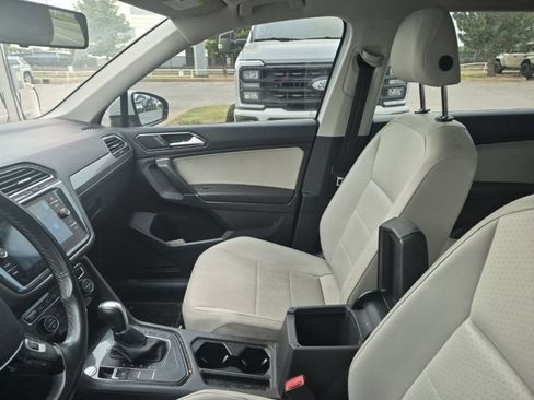 Used 2018 Volkswagen Tiguan SE w/ Panoramic Sunroof Package FWD image 20