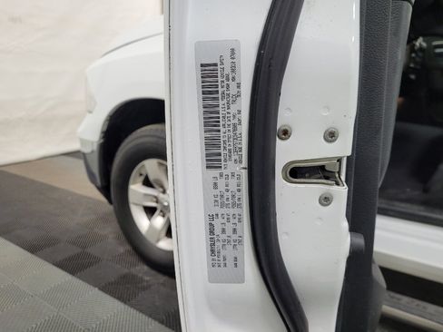 Used 2014 RAM 1500 Classic SLT image 33