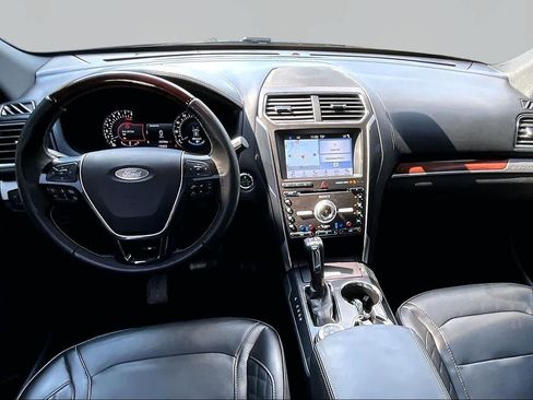 Used 2018 Ford Explorer Platinum AWD/4WD image 16