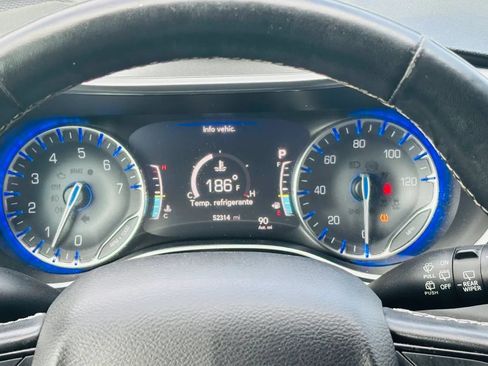 Used 2019 Chrysler Pacifica Touring-L Plus w/ S Appearance Package FWD image 16