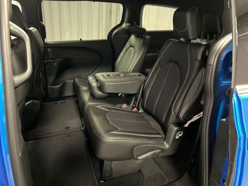New 2026 Chrysler Pacifica Select image 21