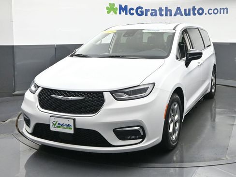 Used 2024 Chrysler Pacifica Limited FWD image 21