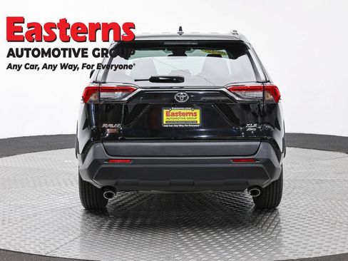 Used 2021 Toyota RAV4 XLE AWD/4WD image 6