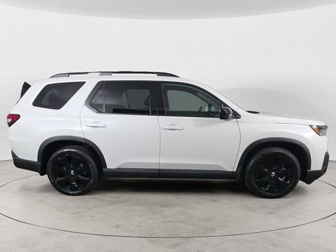 Used 2026 Honda Pilot Black Edition image 4