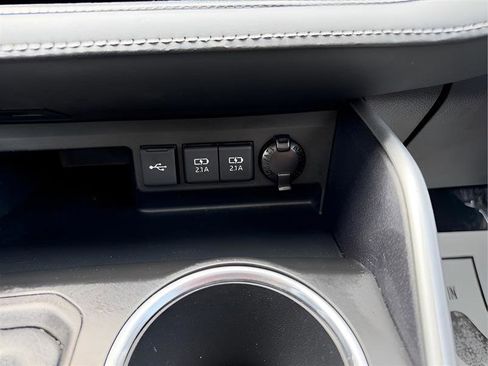 Used 2021 Toyota Highlander XLE image 43