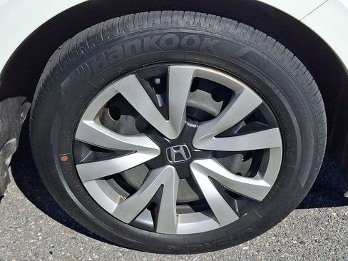 Used 2024 Honda Civic LX image 9