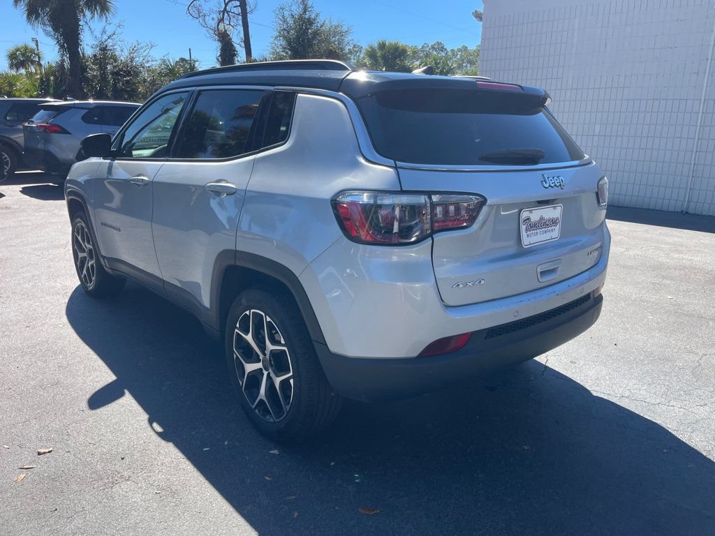 Used 2025 Jeep Compass Limited AWD/4WD image 3