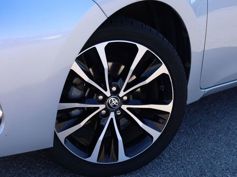 Used 2017 Toyota Corolla SE image 2