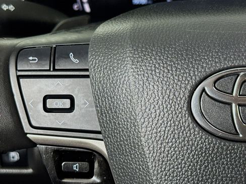 Used 2025 Toyota Camry SE image 13