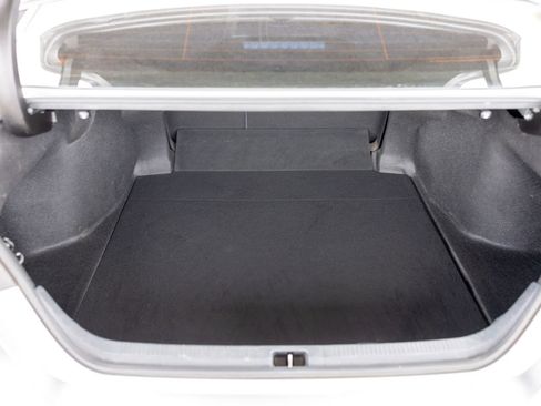 Used 2021 Toyota Camry LE image 5