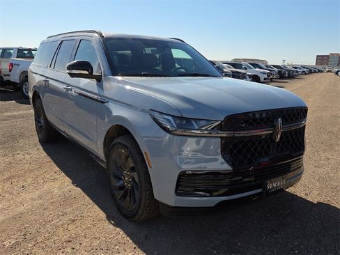 New 2026 Lincoln Navigator L Reserve w/ Jet Appearance Package image 6