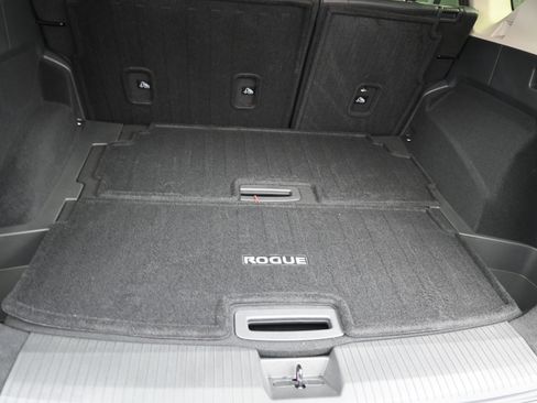 Certified 2025 Nissan Rogue Platinum w/ Tech Package image 13