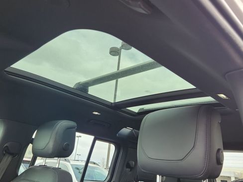 Used 2022 Land Rover Defender 110 X image 28