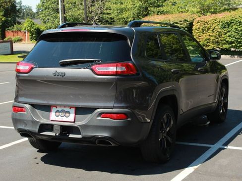 Used 2017 Jeep Cherokee Sport FWD image 7