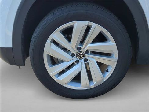 Used 2023 Volkswagen Atlas Cross Sport SE FWD image 17