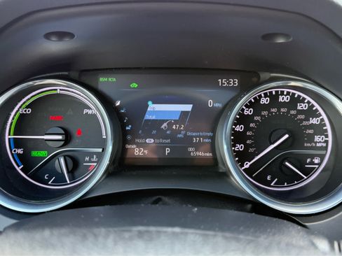 Used 2020 Toyota Camry XLE w/ Sunroof Package FWD image 12