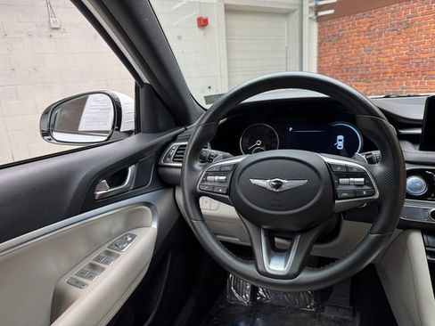 Used 2023 Genesis G70 2.0T image 13