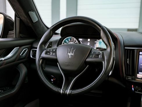 Used 2022 Maserati Levante Trofeo image 35