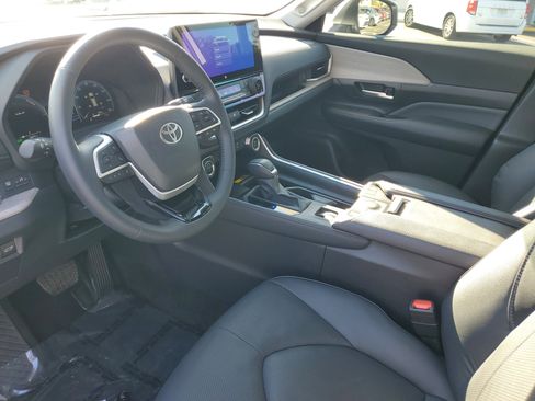 Certified 2025 Toyota Grand Highlander AWD Hybrid image 22