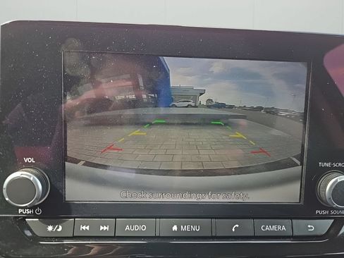 Used 2025 Nissan Pathfinder SV FWD image 27