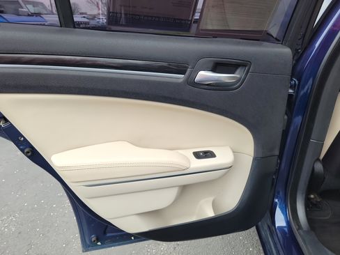 Used 2016 Chrysler 300 Limited image 15