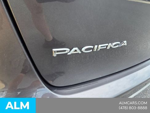 Used 2022 Chrysler Pacifica Touring-L FWD image 12