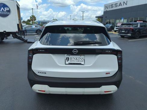 Certified 2025 Nissan Kicks SR FWD image 7