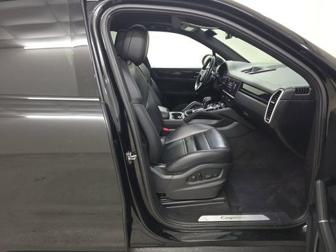 Used 2023 Porsche Cayenne AWD/4WD image 11