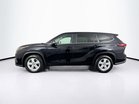 Certified 2023 Toyota Highlander L image 9
