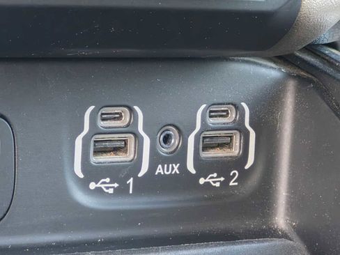 Used 2019 RAM 1500 Laramie AWD/4WD image 39