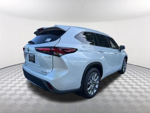Used 2024 Toyota Highlander Limited AWD/4WD image 5