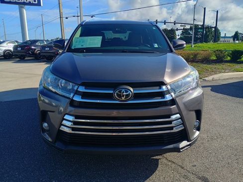 Used 2017 Toyota Highlander Limited FWD image 2