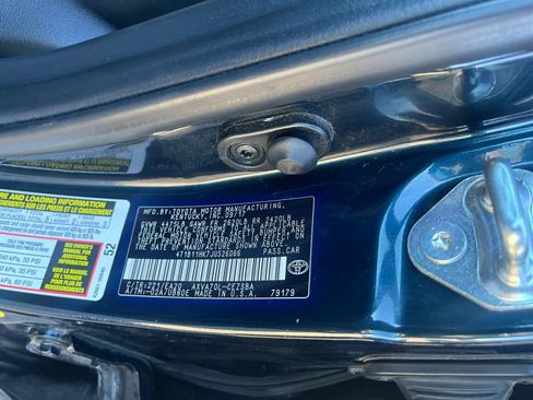 Used 2018 Toyota Camry L image 25