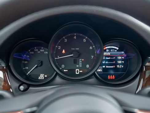 New 2026 Porsche Macan image 16