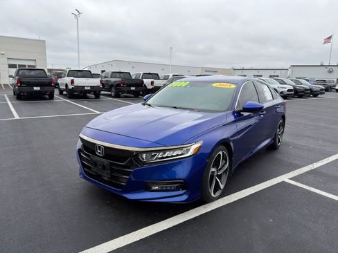 Used 2018 Honda Accord Sport image 2