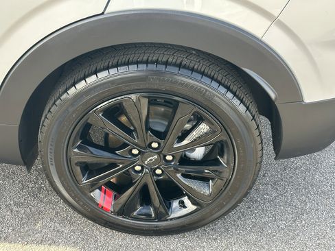 Used 2023 Chevrolet Bolt EUV LT w/ Convenience Package image 20